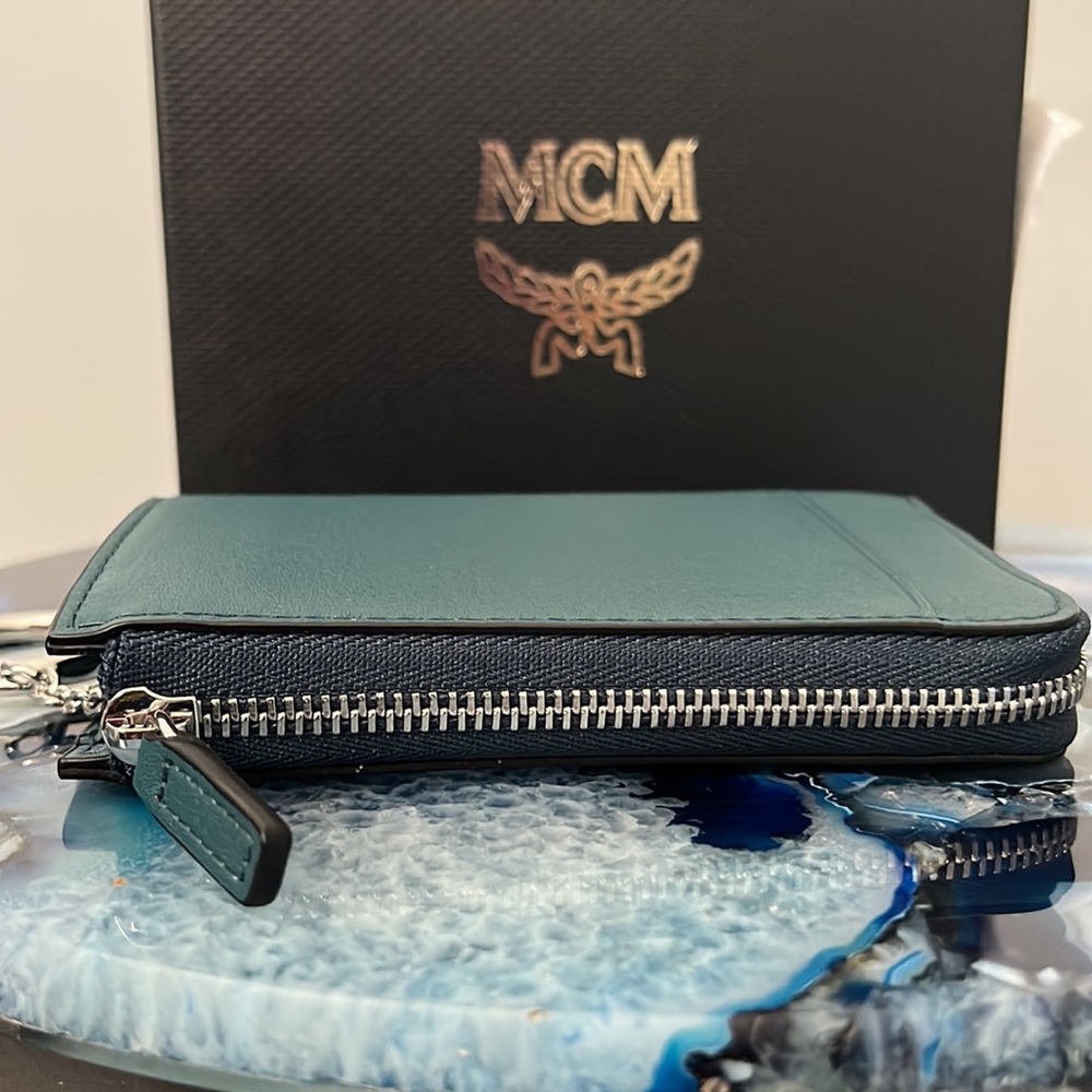 ✨SOLD✨MCM Card Case - Picture 6 of 10